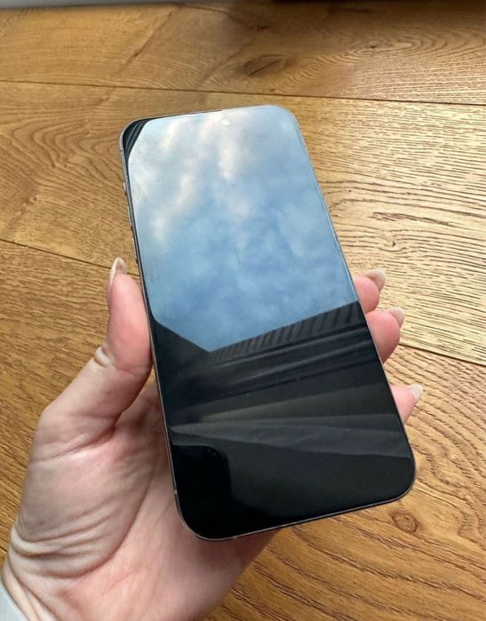 Vând iPhone 15 Pro Max Titanium Silver