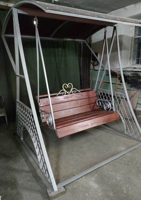 Продам красивую качелю.