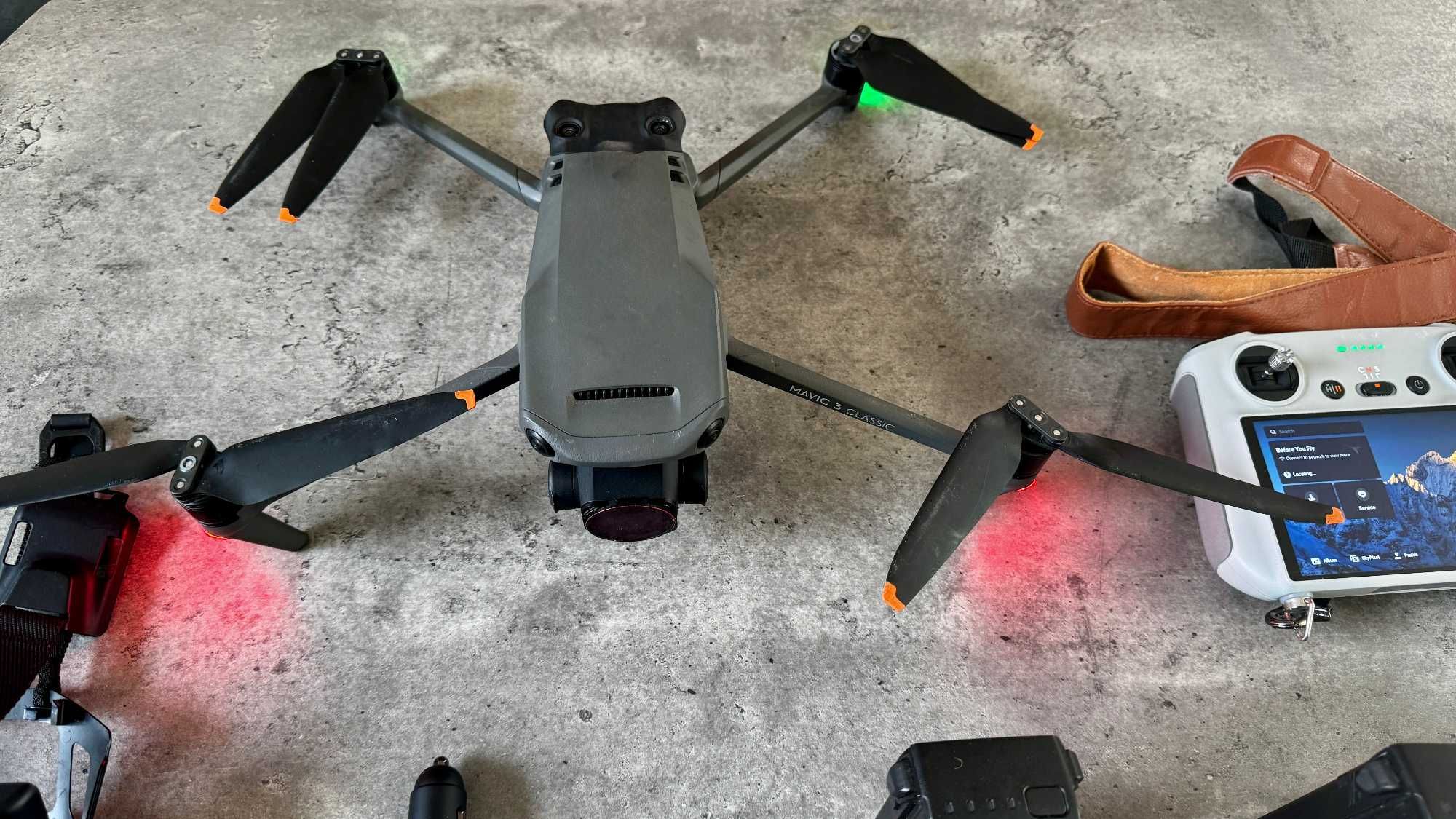 DJI MAVIC 3 Classic+RC Remote+ DJI Mavic 3 Series Kit Fly More