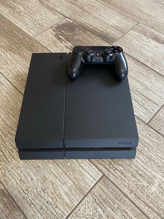Consola PS4 cu controller si jocuri