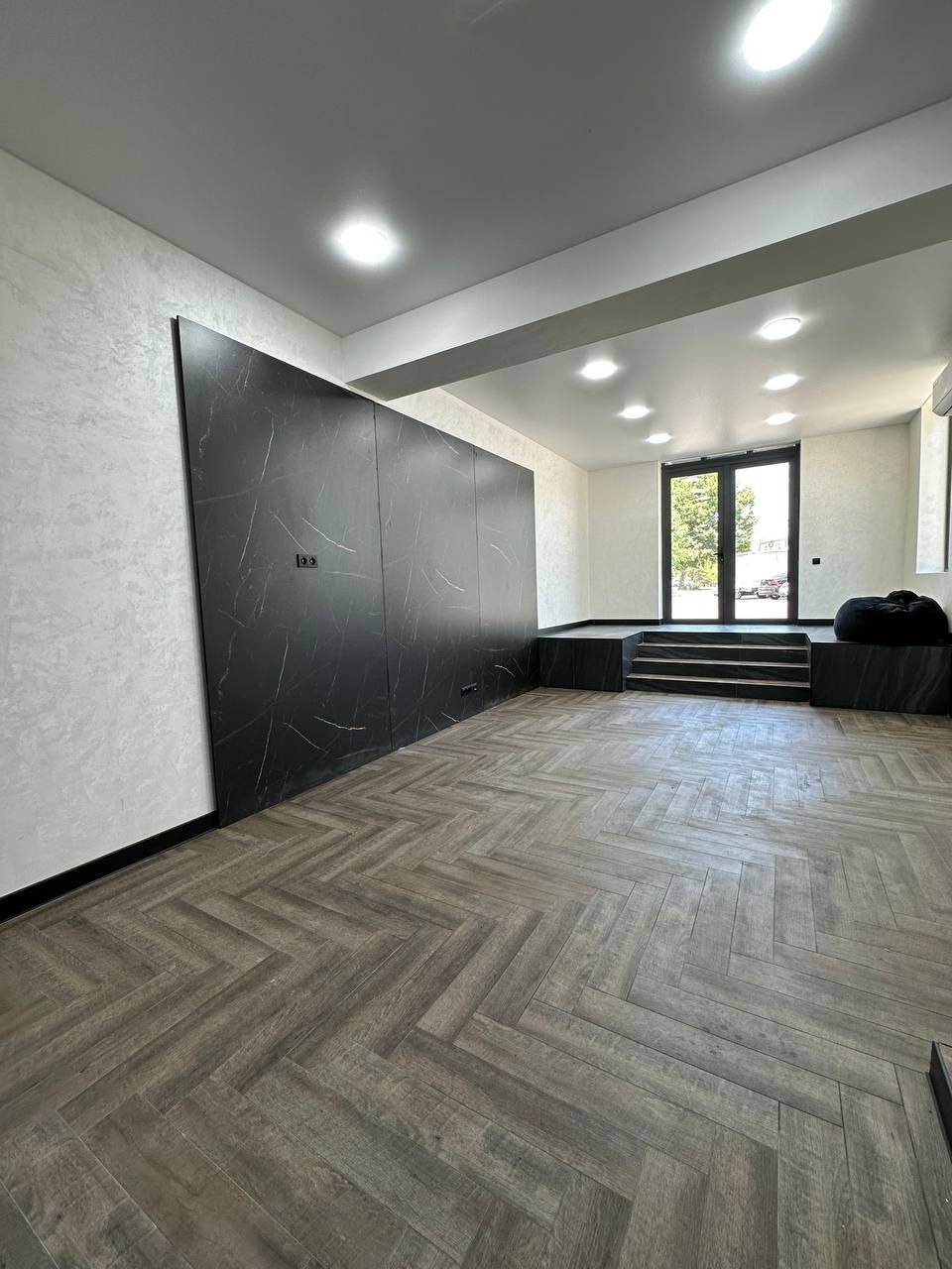 Аренда помещения с площадью 405 м². 11 кабинетов. Центр Луначарского.