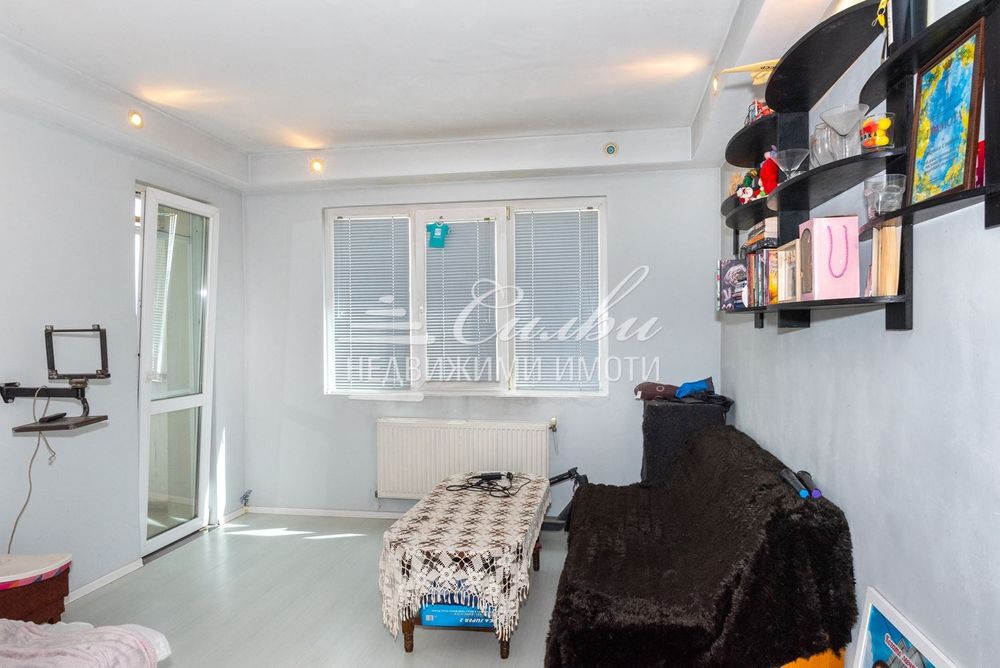 МНОГОСТАЕН апартамент с ТРИ спални - кв. Тракия !