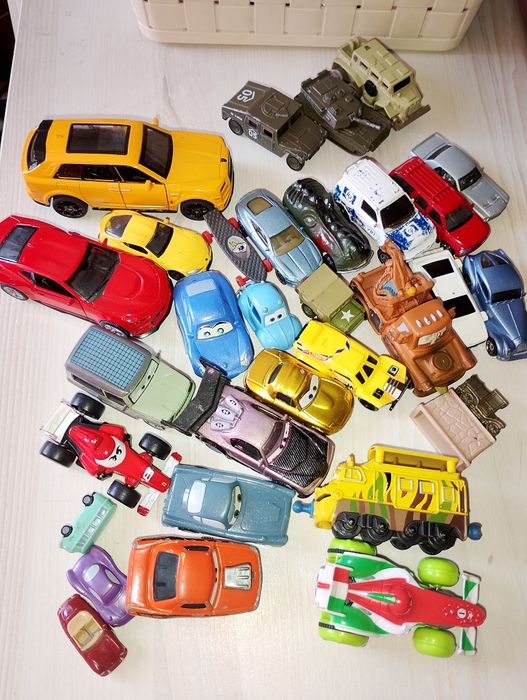 Машинки модели для игры или коллекции