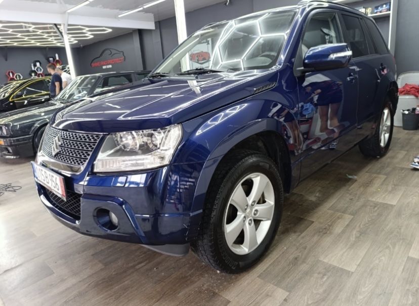 Suzuki Grand Vitara 2.4i Бензин - 2011г.