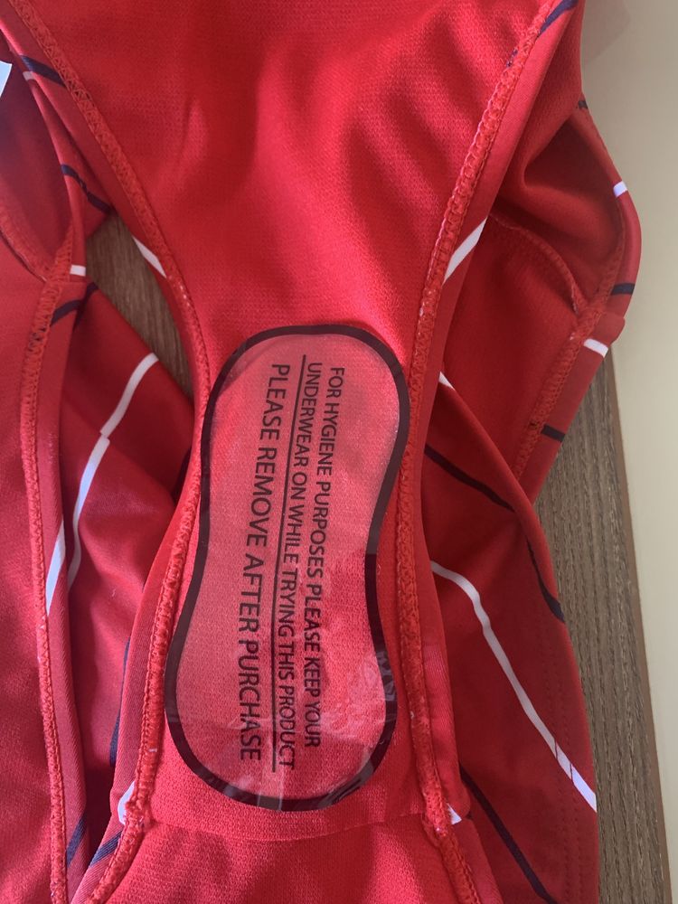 Chiloti costum de baie, Fila, noi cu eticheta