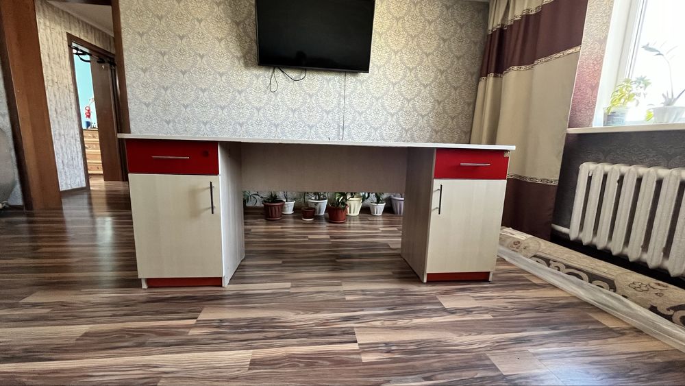 стол учебный, в хорошем состояний