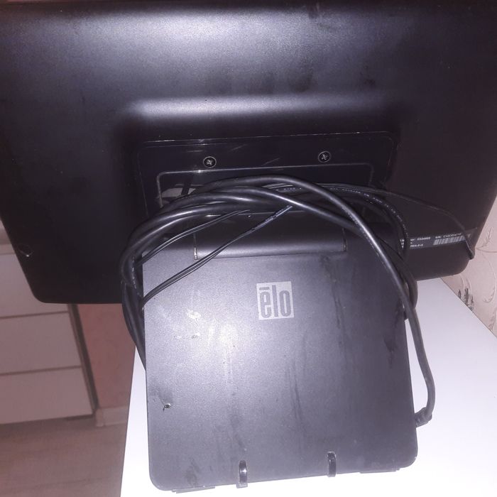 Тъч скрийн монитор