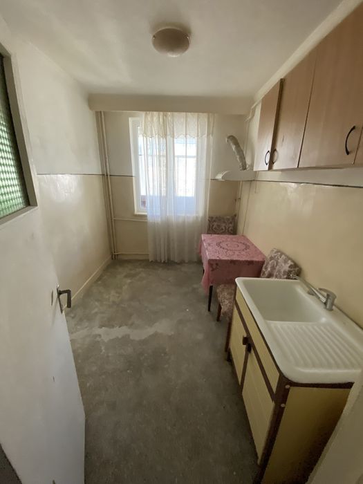 De Vanzare apartament 3 Camere Craiovei Pret 65.000Euro