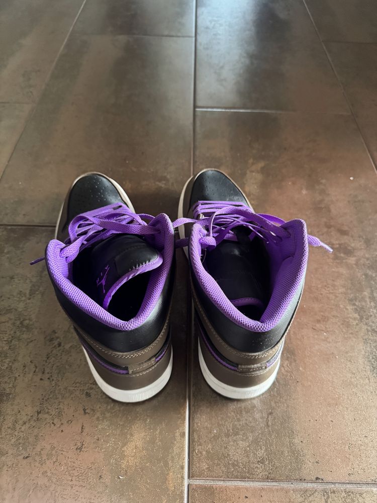 Jordan 1 mid.