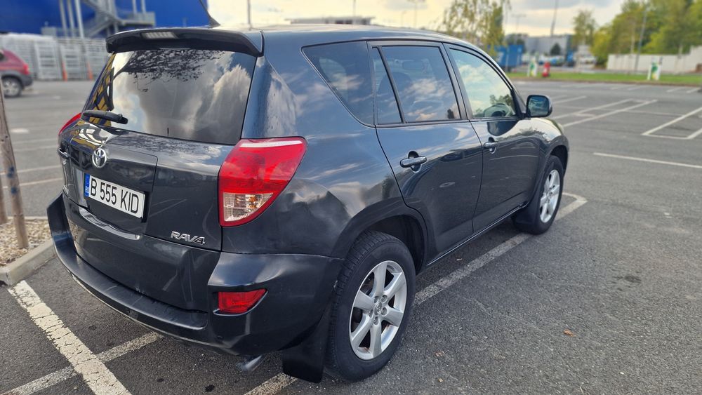 Vând Toyota Rav4