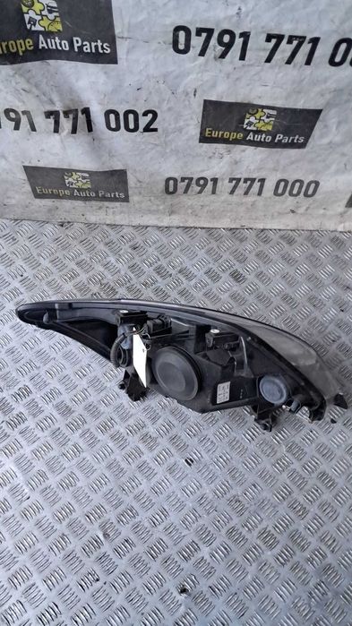 far stanga Ford Kuga 1 an 2010