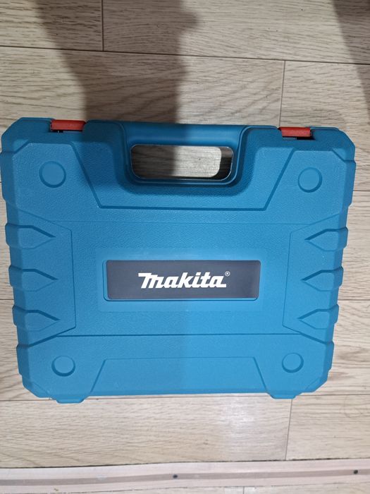 Шуруповерт макита новый