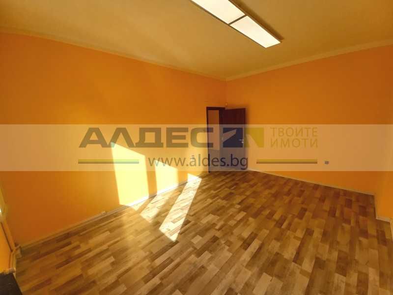 Дава се под наем Тристаен апартамент в София, Център - 108 кв.м за 950 € - Снимка #5