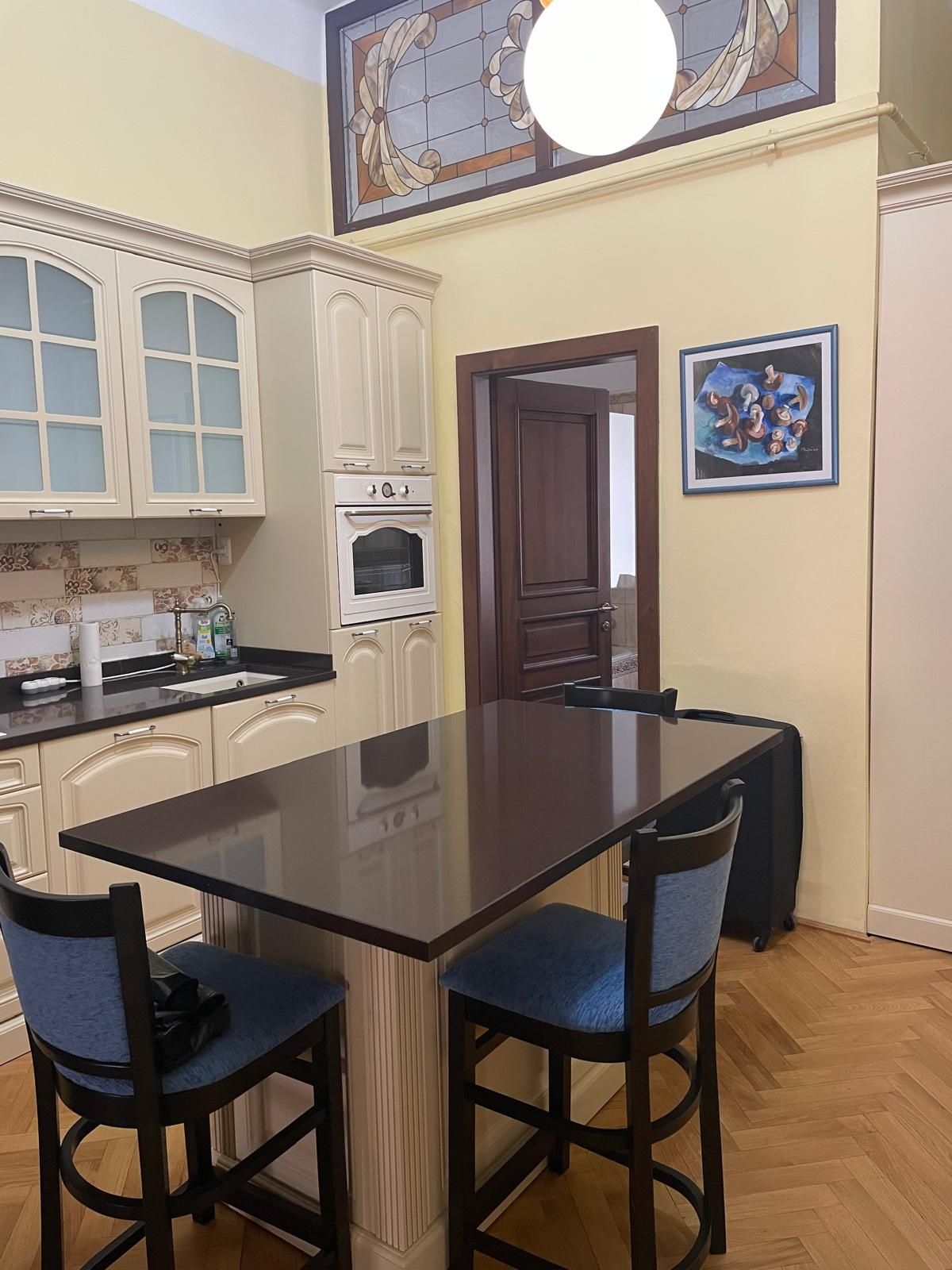 Vând apartament ultracentral 2 camere pret 115000 euro