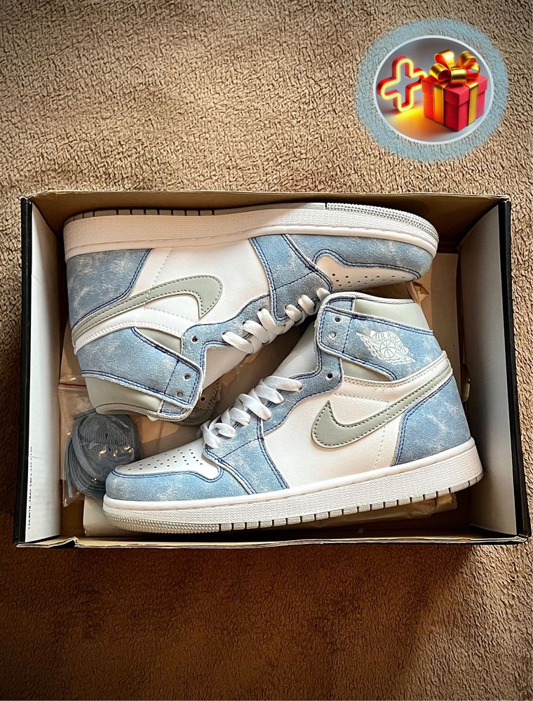 Air Jordan 4 Retro High OG "Hyper Royal"