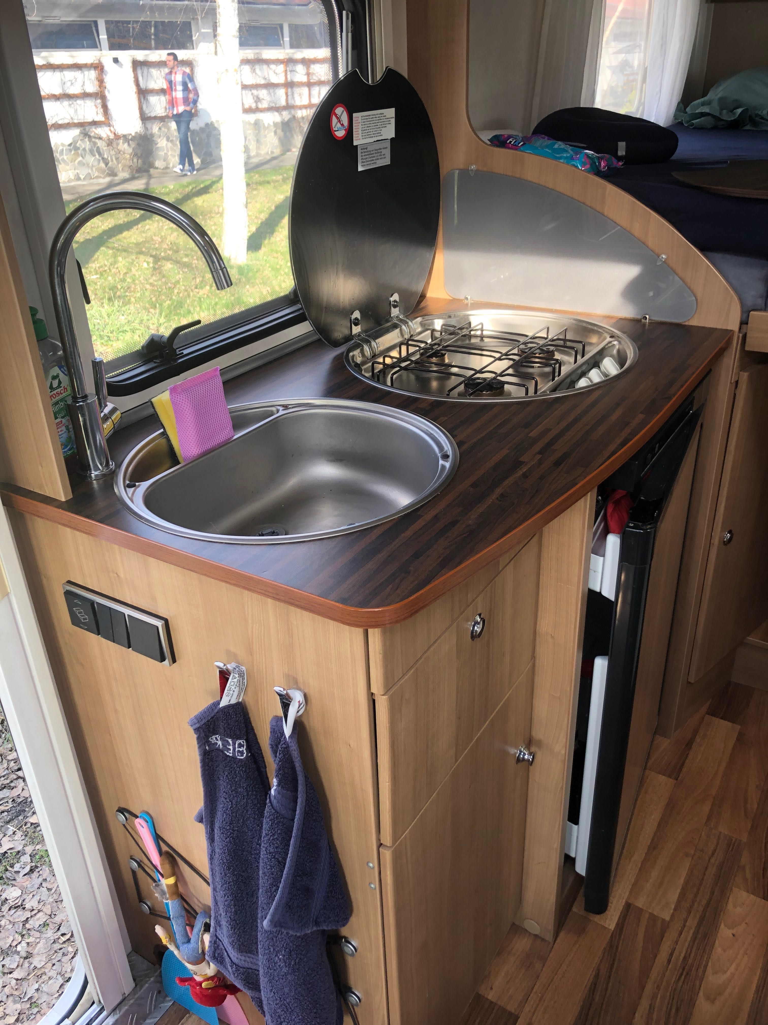 Vand autorulota integrată Hymer 562, an 2014