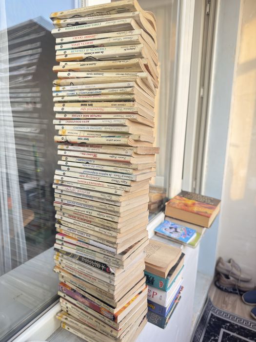 Книжки романы продам