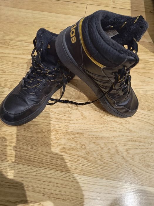 Зимни обувки Adidas номер 40