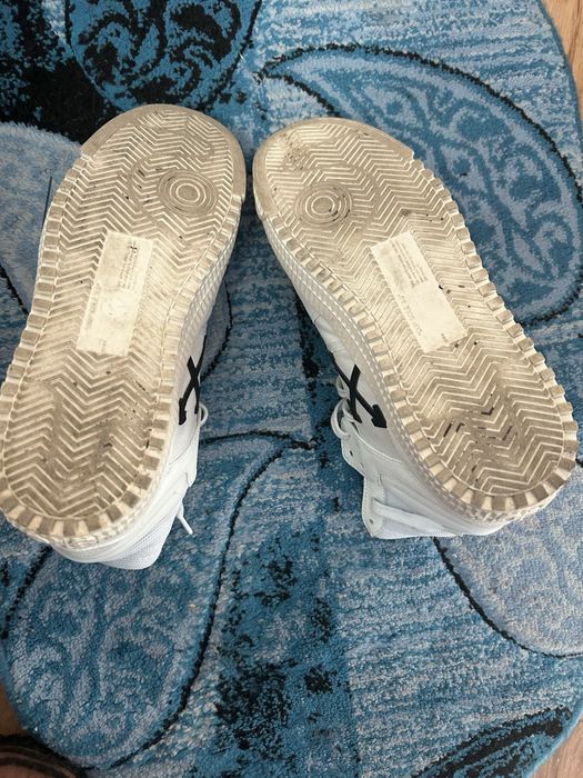 Off Whiteuri court 3.0