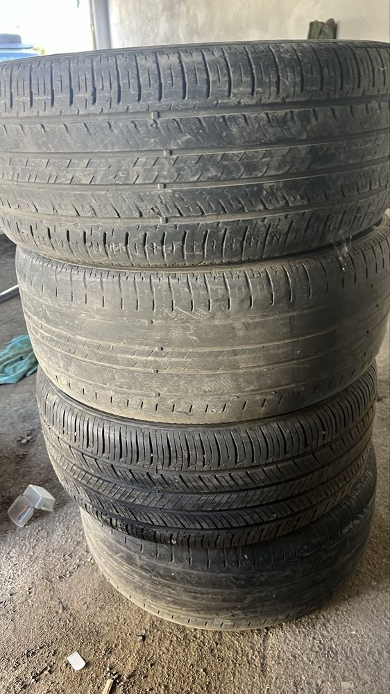 Резина летняя размер 235/45 R 18. 4 шт