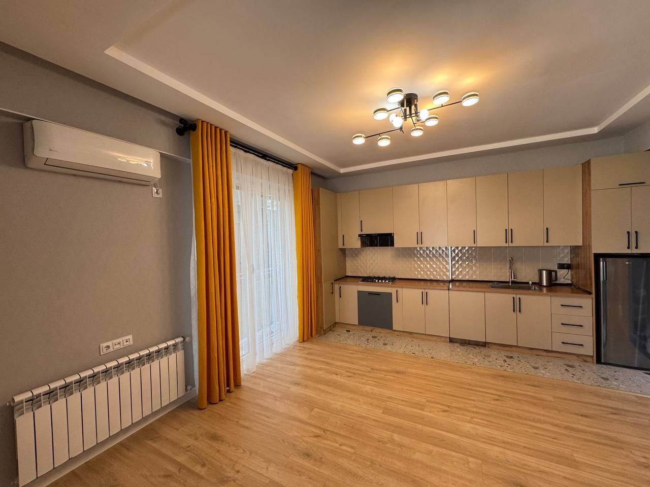 Zarafshon City Продается 4 комнатная квартира ремонт ул.Бобура