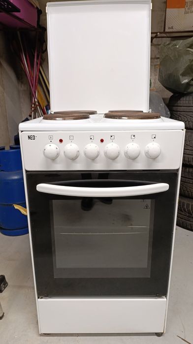 Готварска печка малко използвана почти нова, всичко работи безупречно.