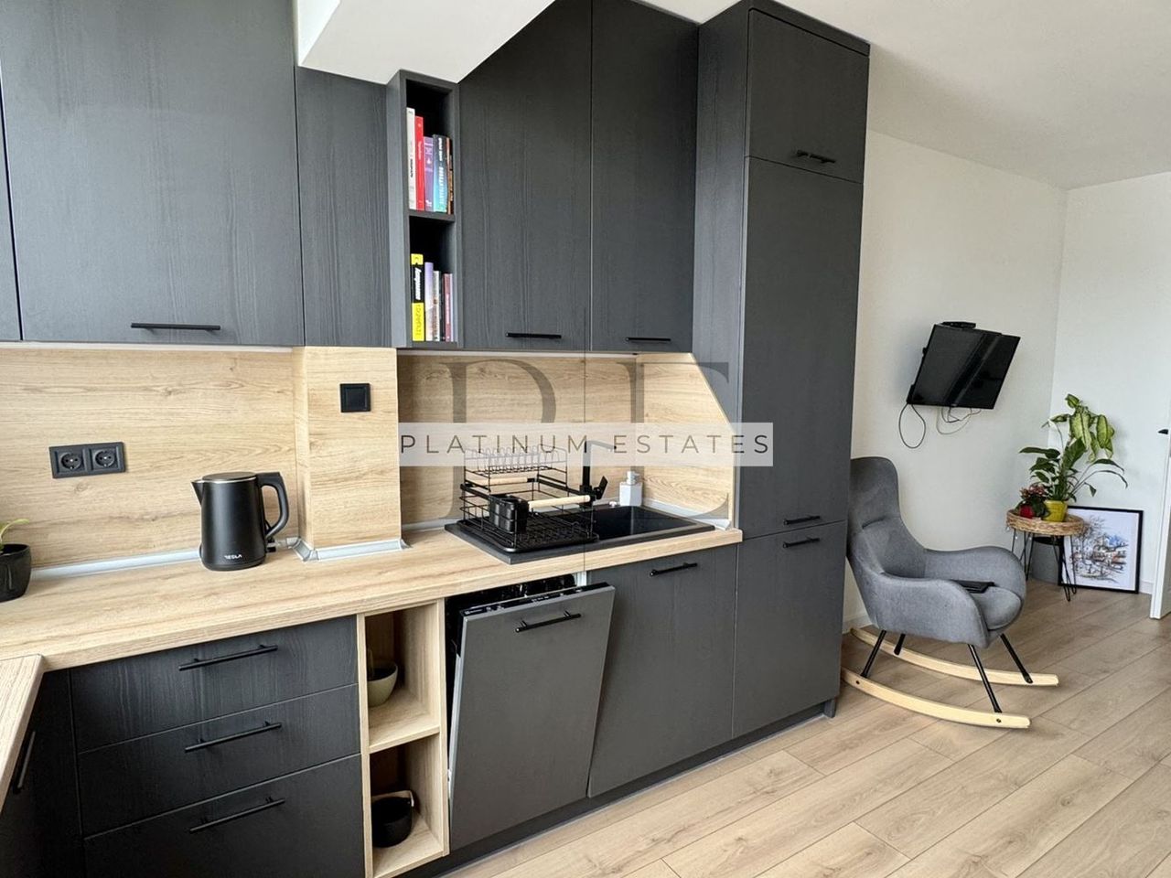Дава се под наем Тристаен апартамент в София, Надежда 2 - 72 кв.м за 663 € - Снимка #3