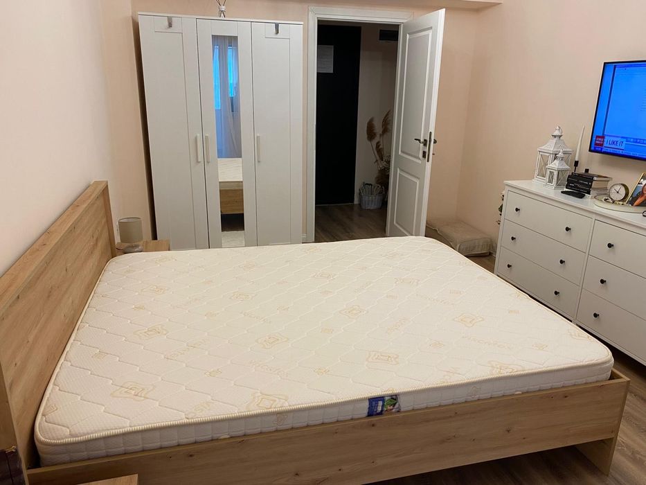 Pat aproape nou cu saltea 160x200