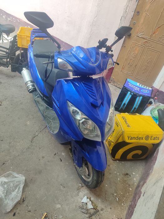 Skuter 80 kubali yurib turibdi