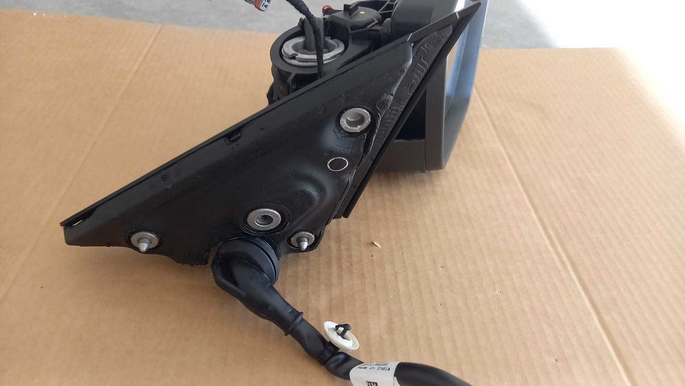 Шкода Октавия 4 седан дясно огледало