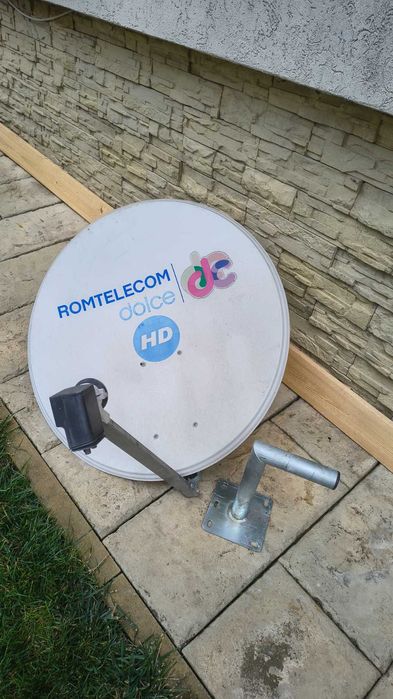 Antena parabolica + LNB 4 iesiri + suport de perete