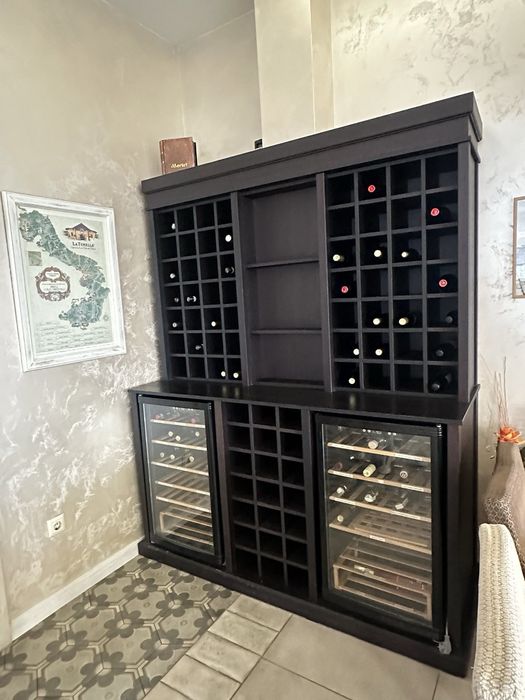 Шкаф за вино с две хладилни витрини