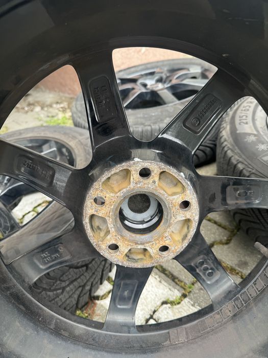 4 jante alu cu anvelope iarna tiguan 2016-2022 215/65/17 dot 2020