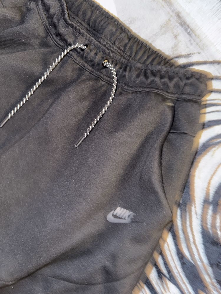 Nike tech pantaloni