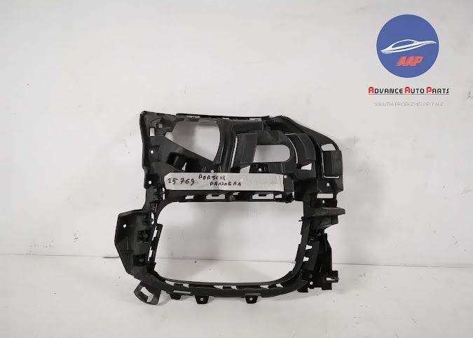 Порше Панамера / Porsche Panamera Оригинална дясна опорна решетка на п