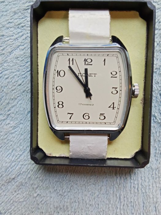 Продаю часы новые