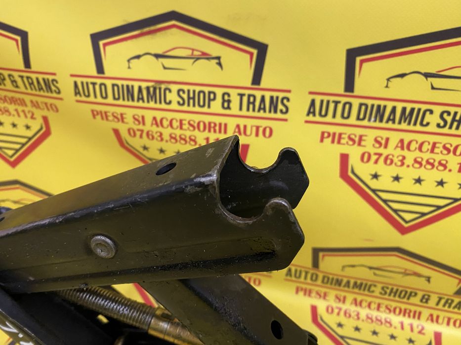 Cric auto original Volvo C70 S70 An 1997-2002 cod produs oem 8623665