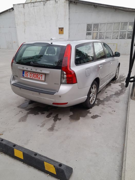 Volvo V50 2010      ll