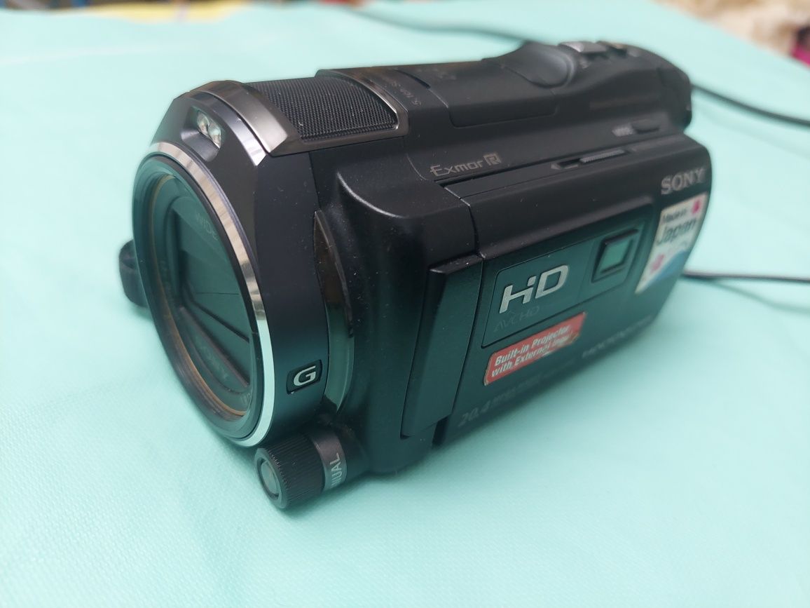 Цифровая японская видеокамера с проектором SONY