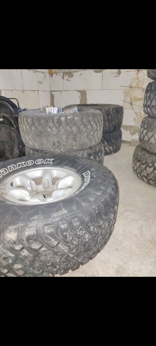 Без дисков ! Продам грязевую резина б/у31*11.50.R15