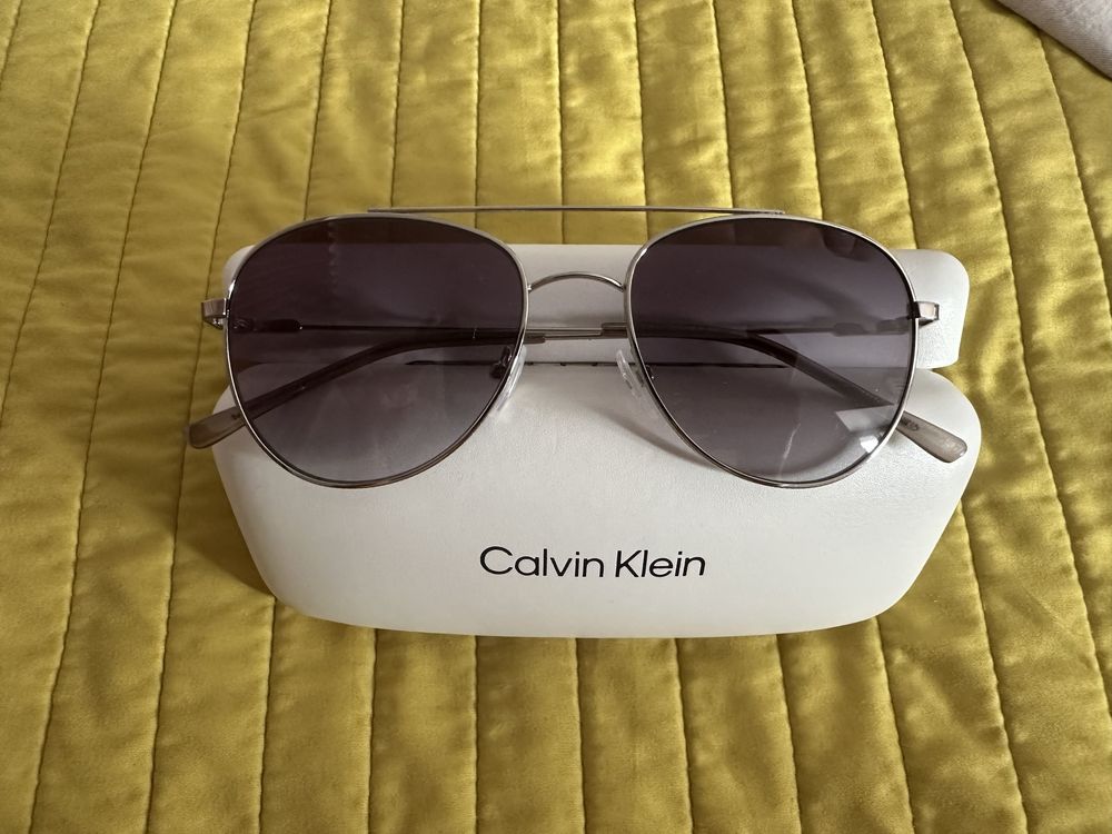Солнечные очки Calvin