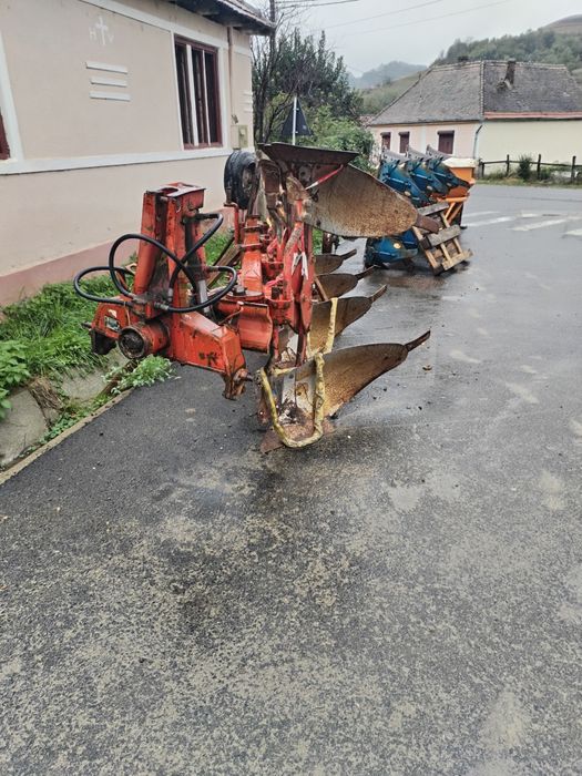 Vând plug cu 4 brazdare mig azot și grapa rotativa