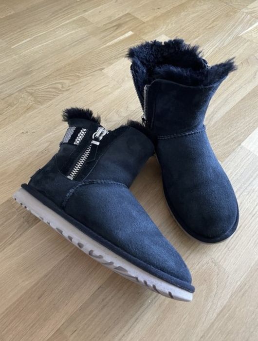 UGG scurte, editie limitata