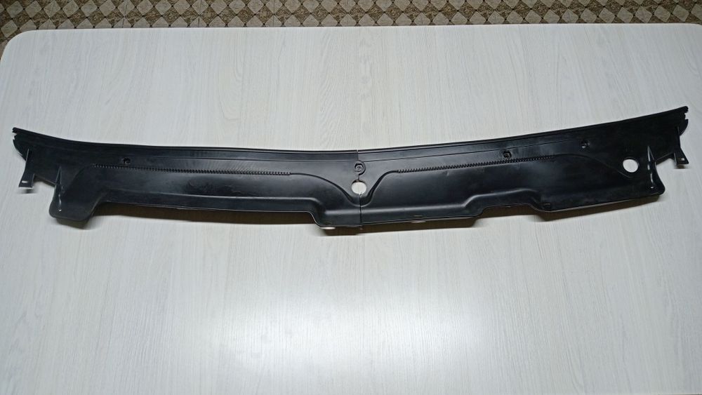 Нексия. Запчасти на Нексию. Расчёстка под лобовое стекло. Новая. Есть.