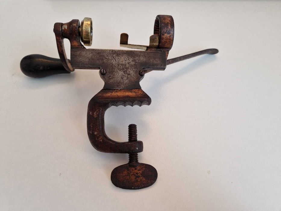 Dispozitiv de sertizat cartuse cal.16
