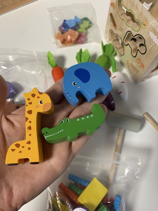 Сензорен дървен куб за двигателни умения - 8 в 1, монтесори