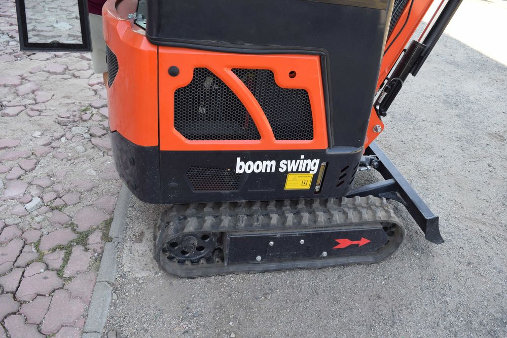 Miniexcavator pe șenile SMACH YF16E – Cabină închisă