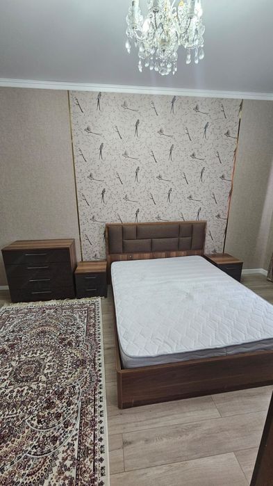 Продам кровать тумбы камот