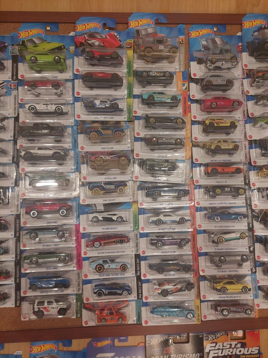 Vând mașinuțe Hotwheels