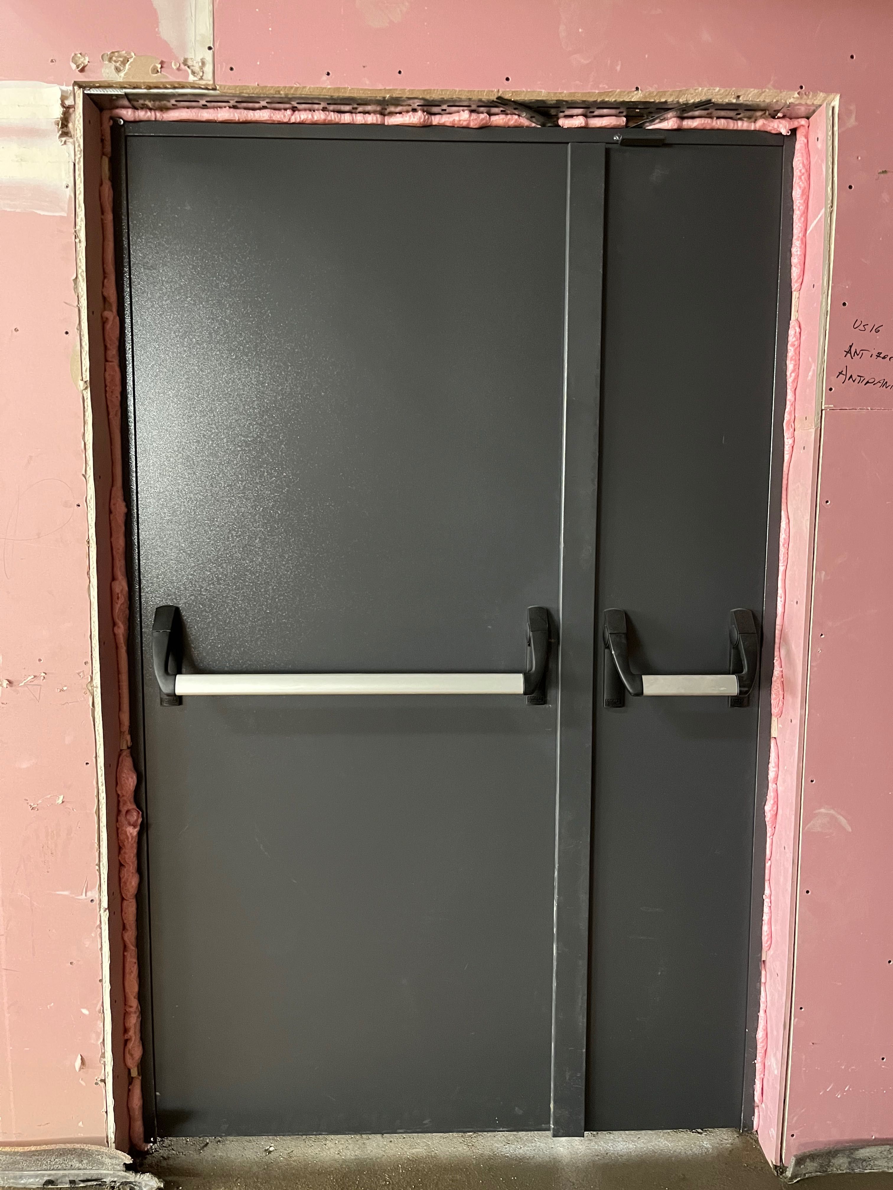 Montaj Montaje Montez usi de Interior Metalice si Pvc Arad